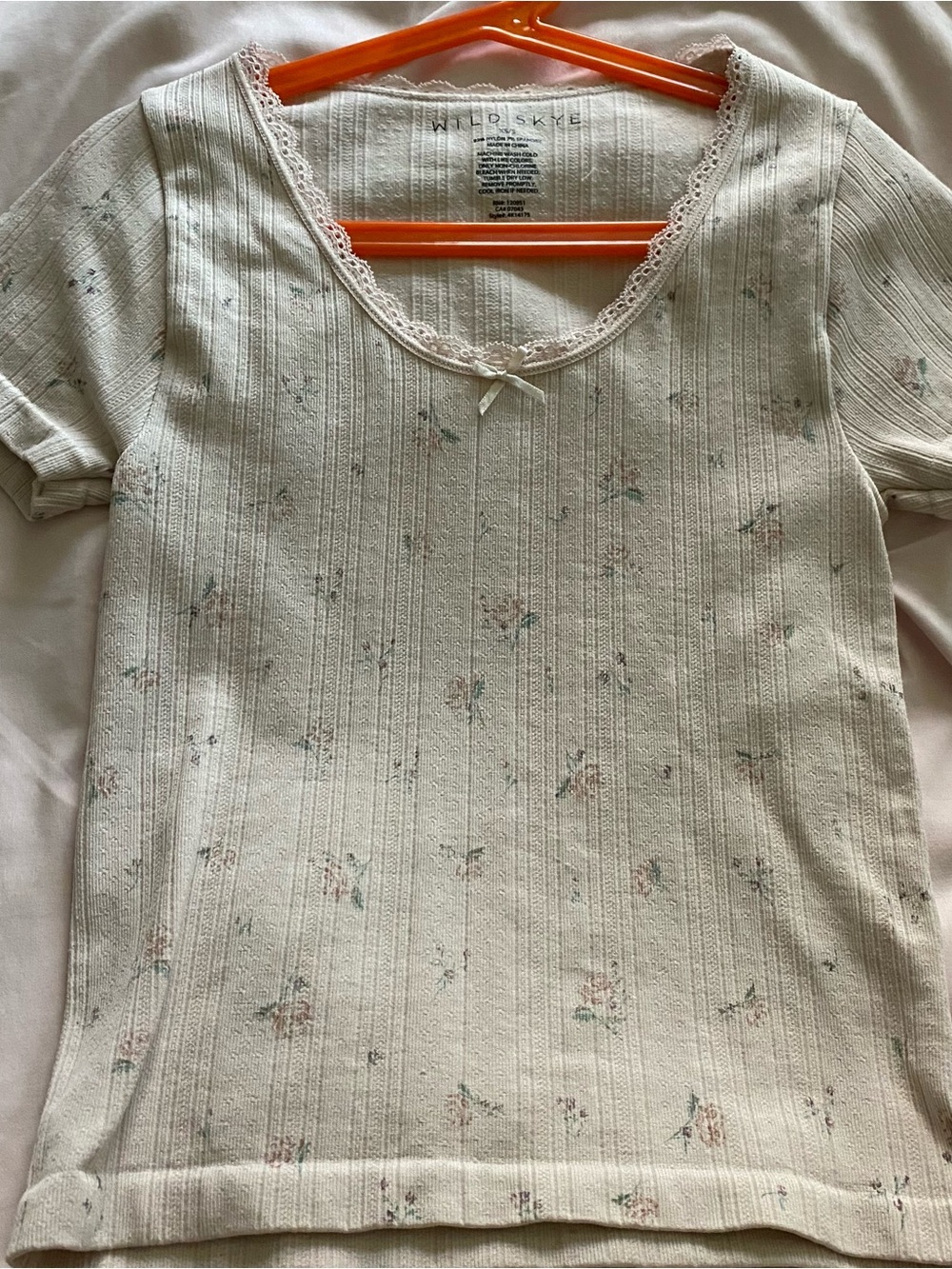 Wild skye women’s xs/s Floral Ribbed Short-Sleeve  baby tee scoop neck